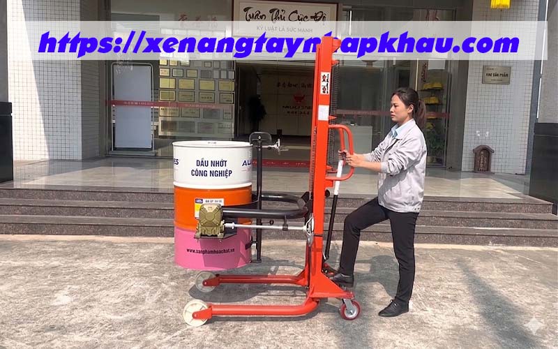 Xe nâng xoay đổ thùng phuy COT0.35 Niuli
