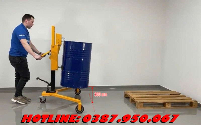 Xe di chuyển thùng phuy trên pallet DT350B