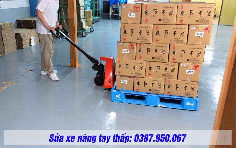 Test có tải xe nâng tay thấp